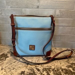 Pebble Grain Crossbody Dooney & Bourke crossbody purse. Brand new!